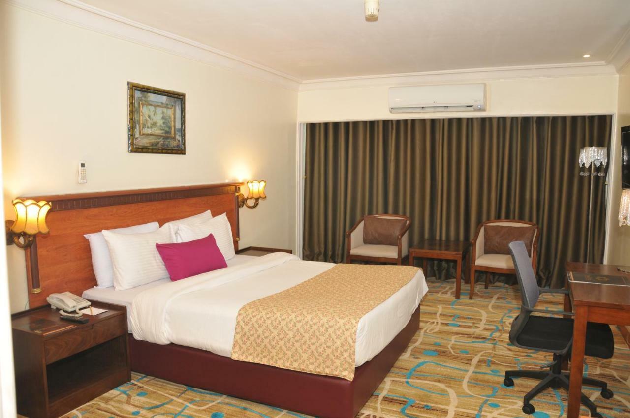 ריאד Hotel Di-Palace מראה חיצוני תמונה