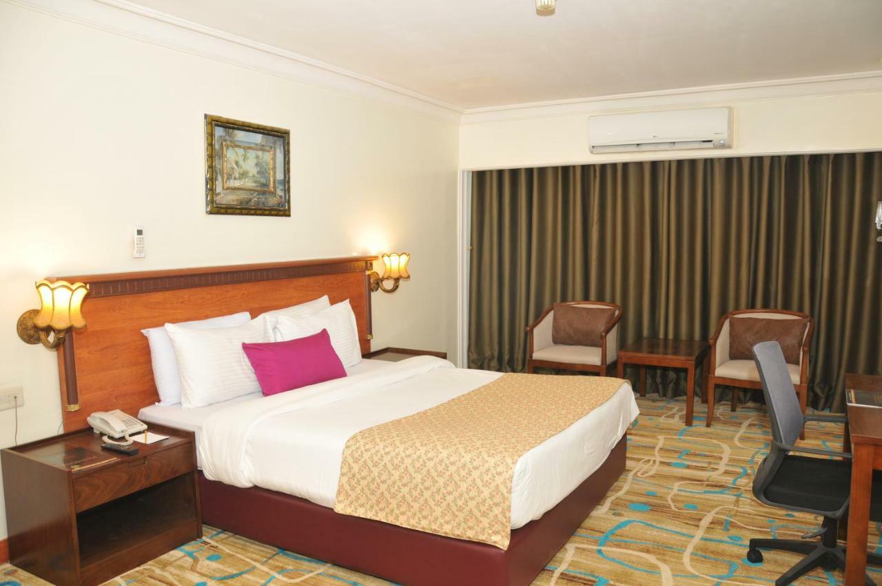 ריאד Hotel Di-Palace מראה חיצוני תמונה