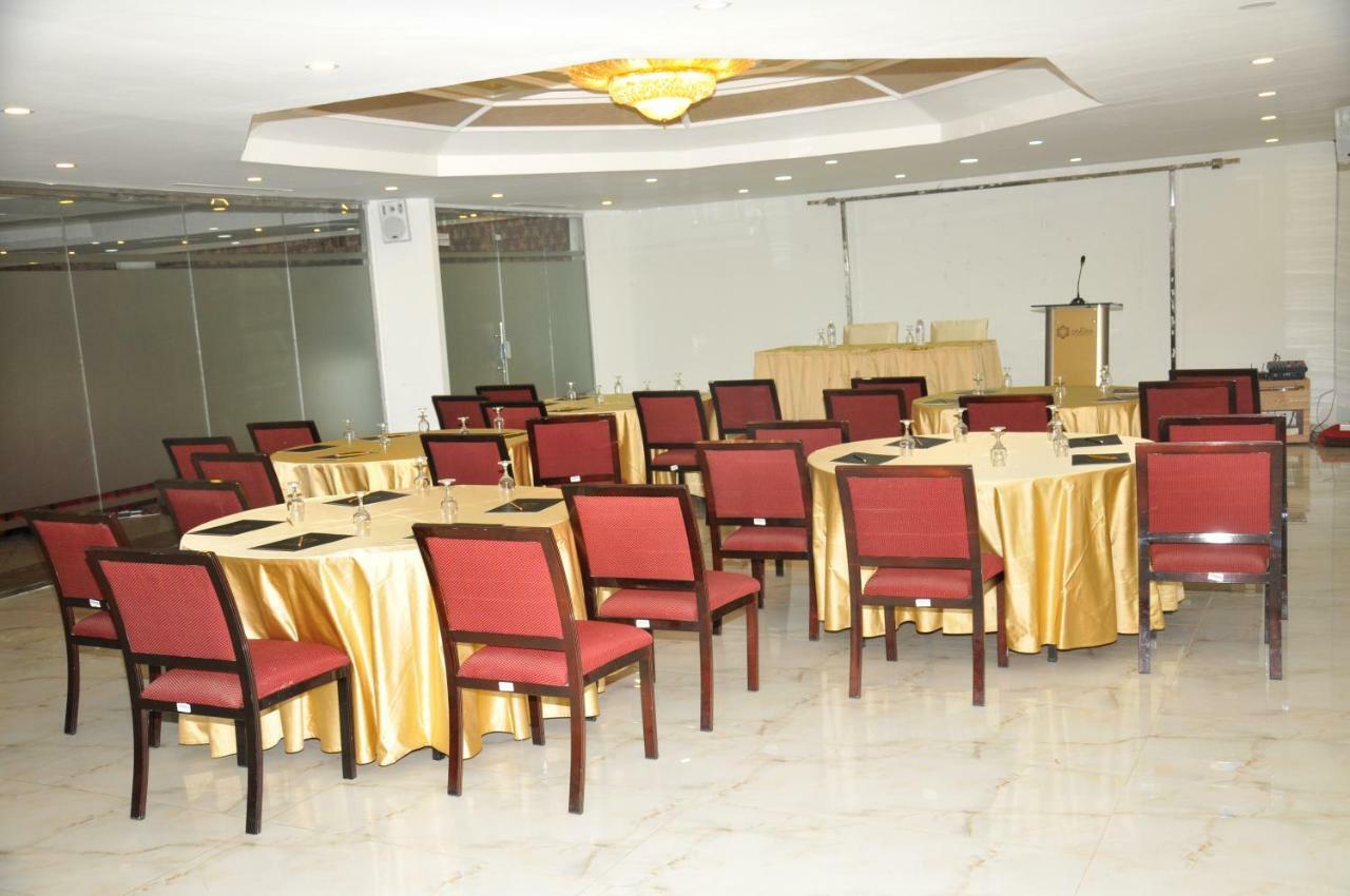 ריאד Hotel Di-Palace מראה חיצוני תמונה